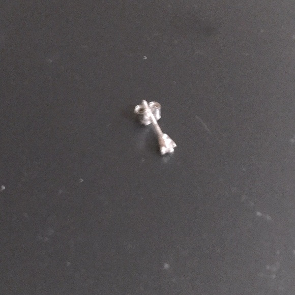 🤍Single solitary diamond stud. 2mm approximately - Picture 6 of 7